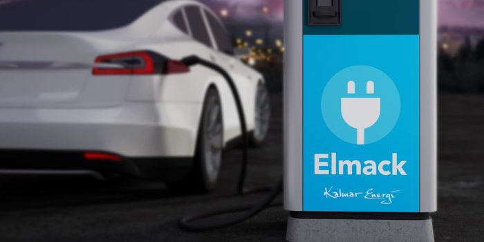 Elbil som laddas på Elmack